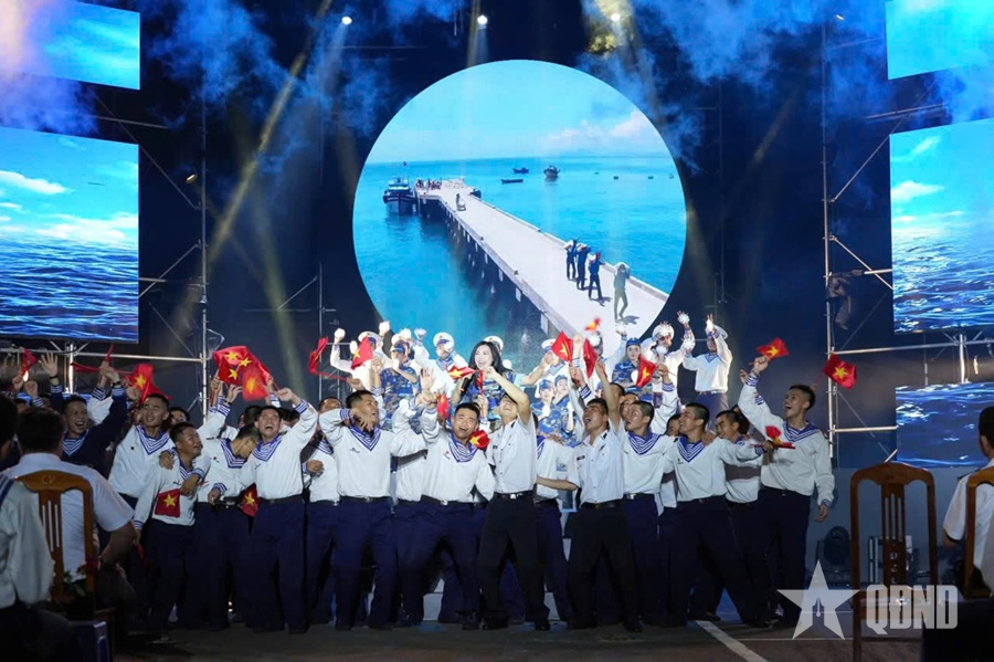  “Bay qua Biển Đông” cùng ca sĩ Phương Thanh